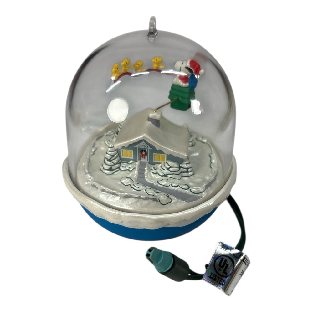 1997 Hallmark Snoopy Plays Santa Christmas Ornament With Motion Peanuts - Picture 4 of 6
